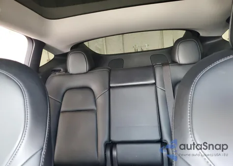 2022 Tesla Model Y z USA, uszkodzony, nr VIN 7SAYGDEF3NF414436